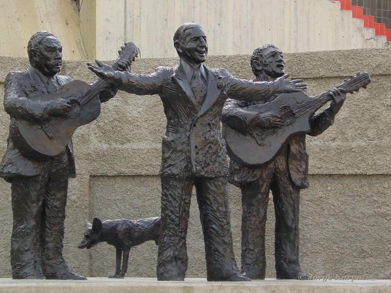 Venezuela, de Gardel a Messi, o el dilema de las estatuas a extranjeros 2 Estatua de Carlos Gardel en Caracas.