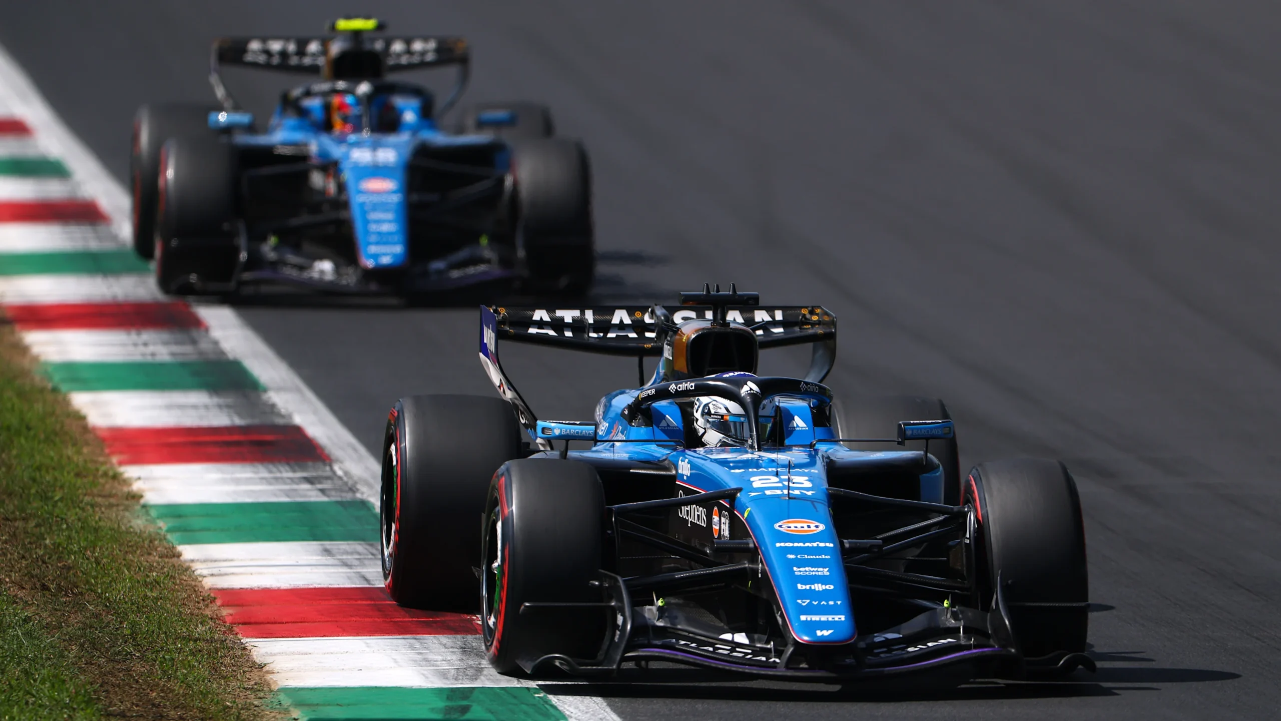 Previa: GP de Azerbaiyán 2026 ¿Por qué se correrá en sábado? 6 MONZA, ITALIA - 05 DE SEPTIEMBRE: Alexander Albon de Tailandia conduciendo el Mercedes Williams FW48 (23)