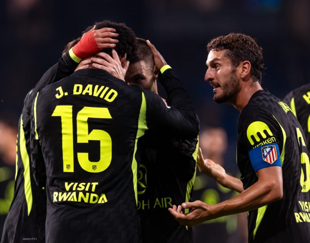 Diez minutos frenéticos del Atlético de Madrid para acabar con los fantasmas 4 HSIVzrpaIAAbY 7