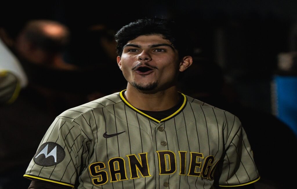 MLB: Ethan Salas la sacó dos veces y acerca a San Diego a la Postemporada 1 Ethan Salas