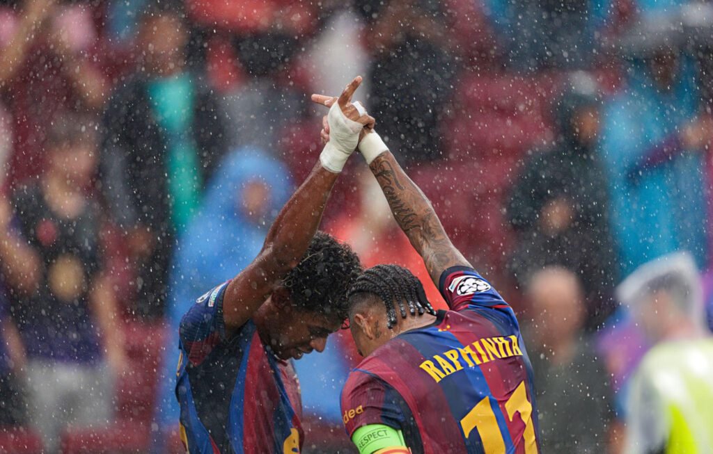 Lamine Yamal revela el motivo por el que debe ganar el Balón de Oro 2 Lamine Yamal y Raphinha pusieron la fiesta en Barcelona.