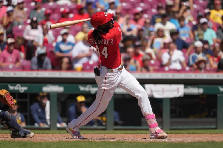 Home 30 Elly De La Cruz rompe récord en Cincinnati