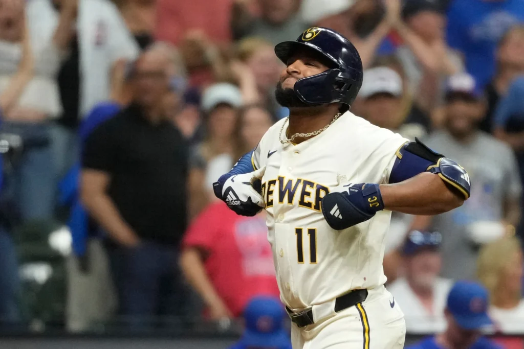 Combinación venezolana: Jackson Chourio y Luis Lara le dieron la 90° victoria a Milwaukee 1 Jackson Chourio le dio la victoria número 90 a Milwaukee en 2026