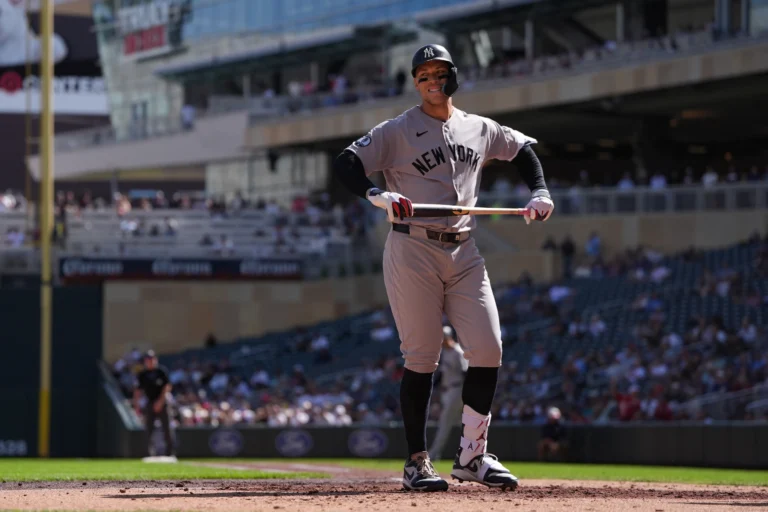 Home 32 Aaron Judge en duda para postemporada