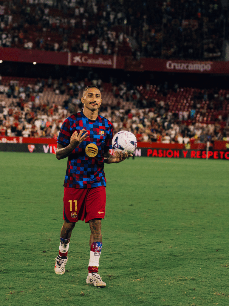 Raphinha supera histórico récord goleador de Messi en LaLiga 2 image 57
