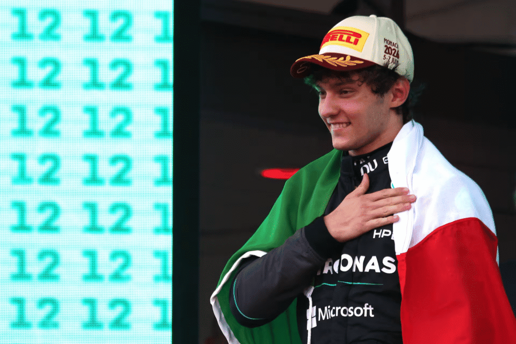Antonelli irá "al ataque total" en Monza tras penalización de motor 3 image 6