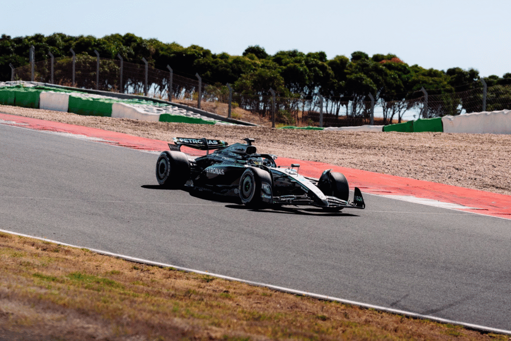 Joshua Dürksen se convierte en el primer paraguayo en manejar un auto de F1 3 image 62
