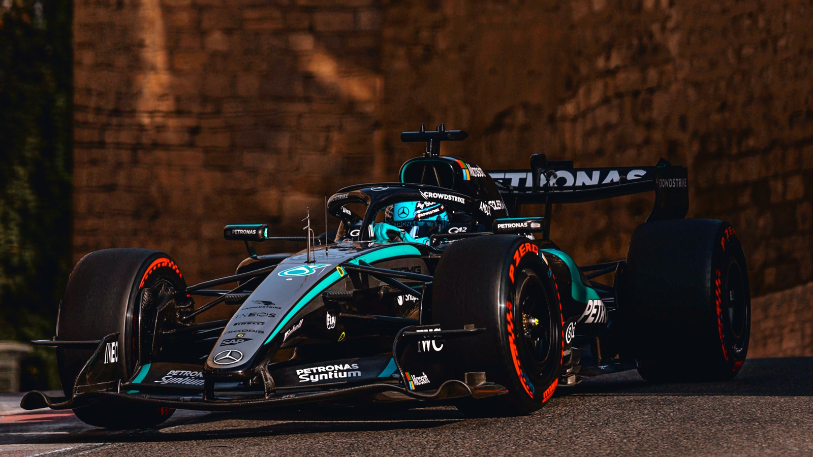 Russell voló en Bakú y se quedó con la pole en Azerbaiyán 1 Russell