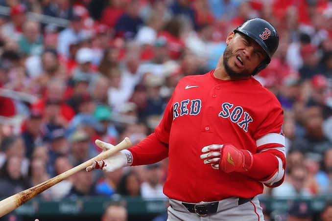 Willson Contreras sale lesionado tras recibir su 24° pelotazo de 2026 1 Willson Contreras sale lesionado por pelotazo