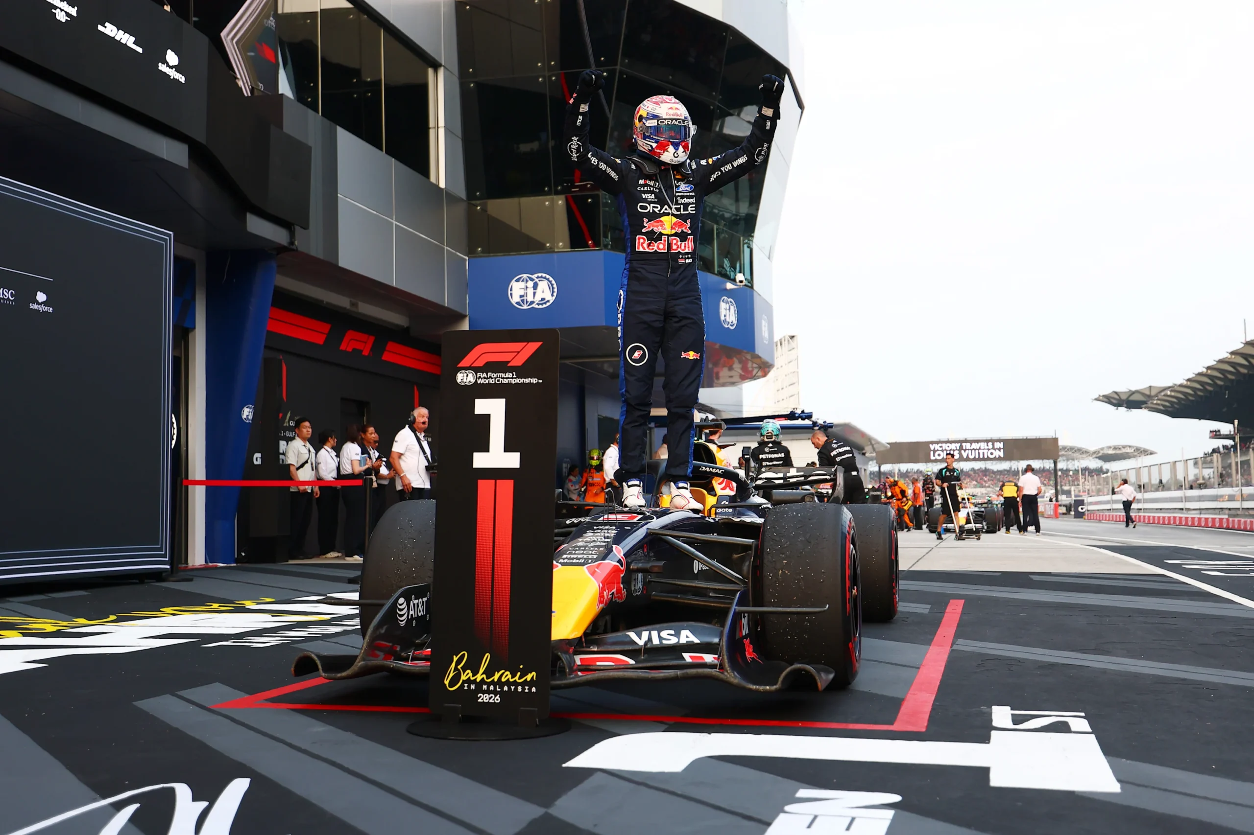 Previa: GP de Singapur 2026 ¿Ganará Verstappen por primera vez en Marina Bay? 5 KUALA LUMPUR, MALASIA - 04 DE OCTUBRE: Ganador de la carrera Max Verstappen de Holanda y Oracle Red