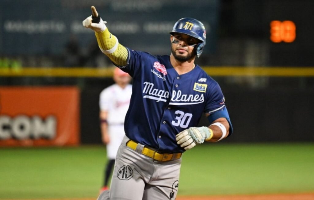 LVBP: Ángel Reyes la botó por cuarto juego seguido en triunfo del Magallanes 4 Ángel Reyes