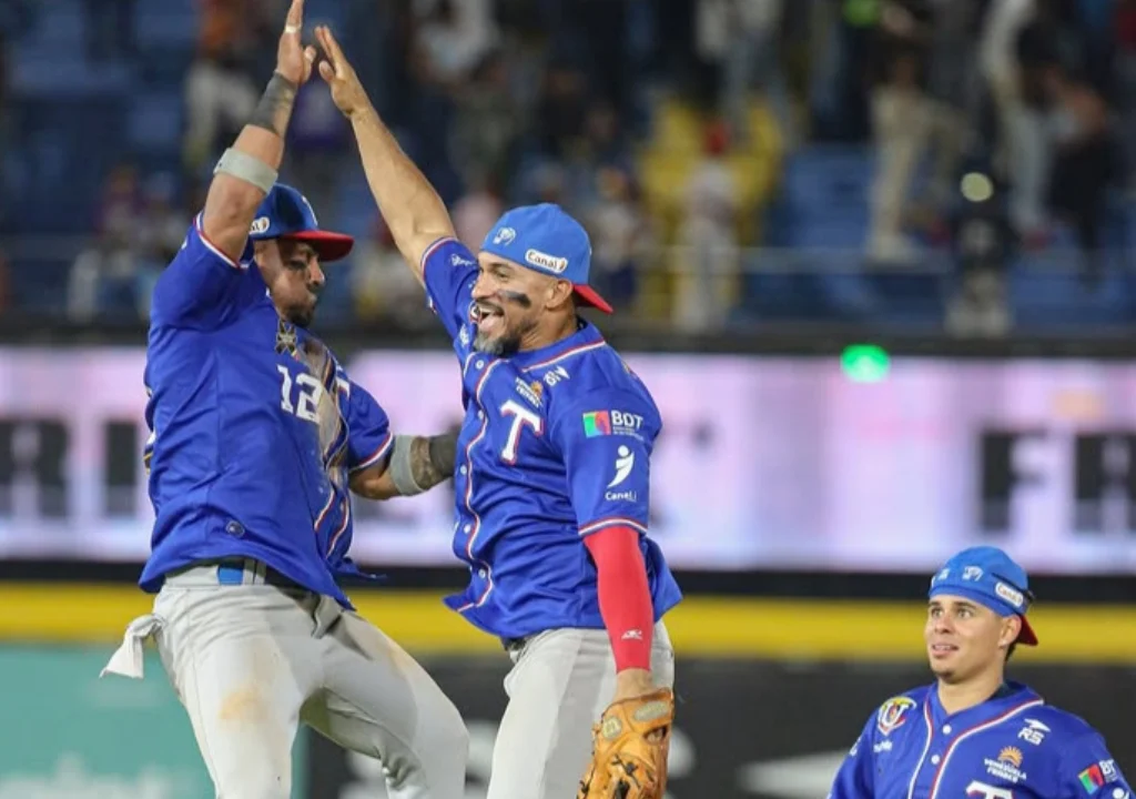 Yangervis Solarte y Tiburones arruinaron estreno del Magallanes en la LVBP 2 Yangervis Solarte