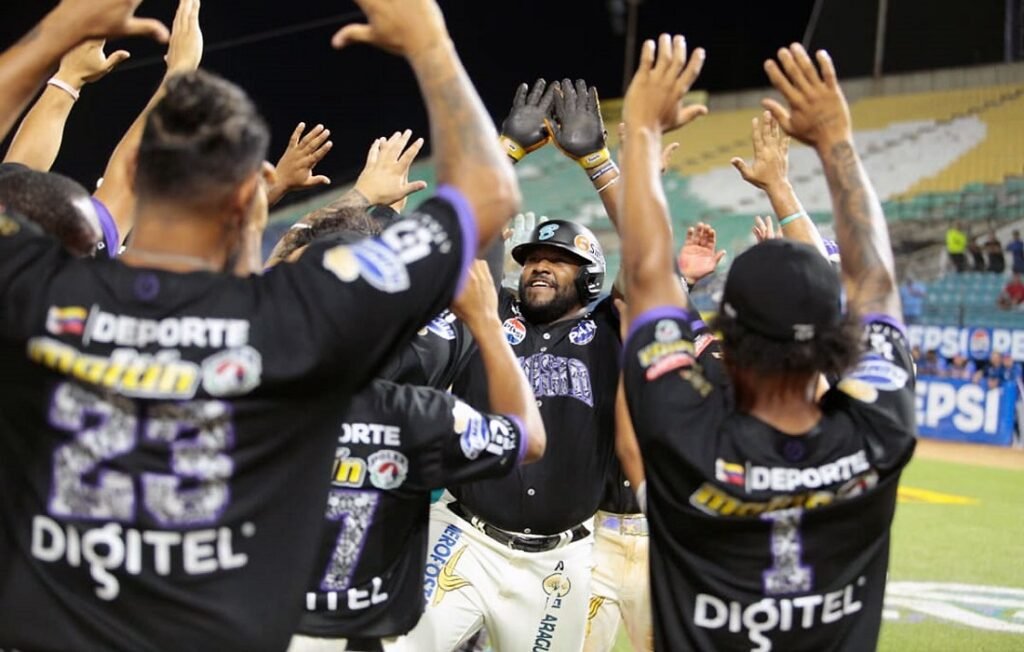 LVBP: Ángel Reyes la botó por cuarto juego seguido en triunfo del Magallanes 3 Ángel Reyes