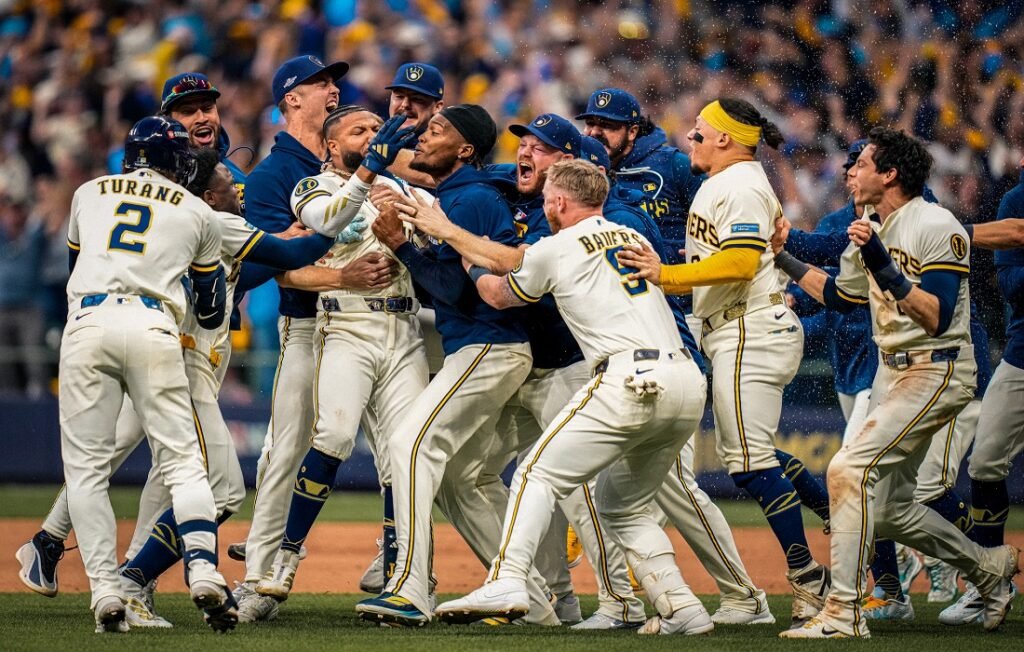 MLB: Jackson Chourio dejó en el terreno a Padres para darle a Brewers el Juego 2 1 Jackson Chourio