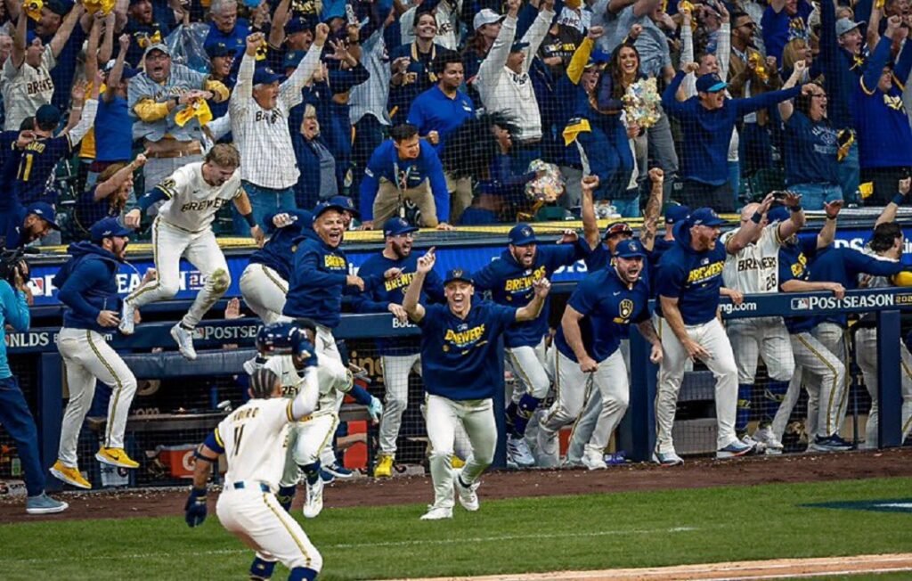 MLB: Jackson Chourio dejó en el terreno a Padres para darle a Brewers el Juego 2 3 Jackson Chourio