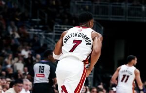 Home 19 Giannis Antetokounmpo