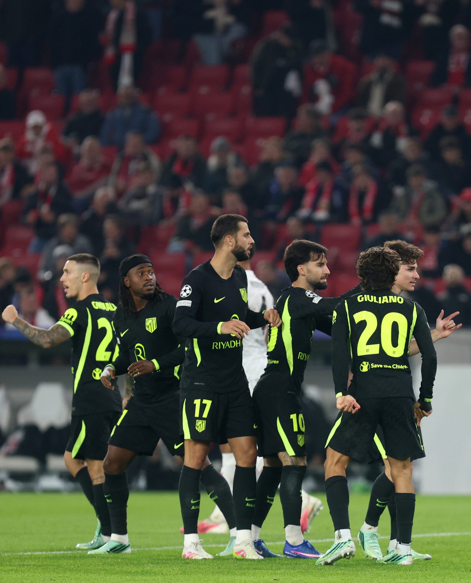 El Atlético de Madrid echa a perder su racha de triunfos en Stuttgart 2 HVG1jrgWsAA yCR scaled