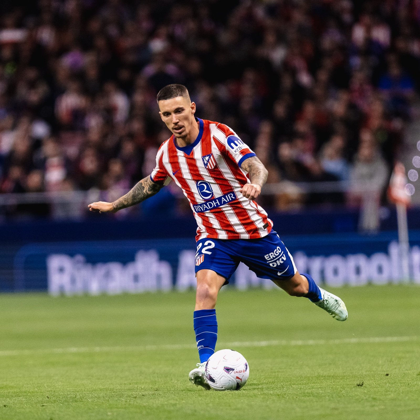 Julián Álvarez aparece para dar los tres puntos al Atlético 2 HVeSFB5X0AA2tE5