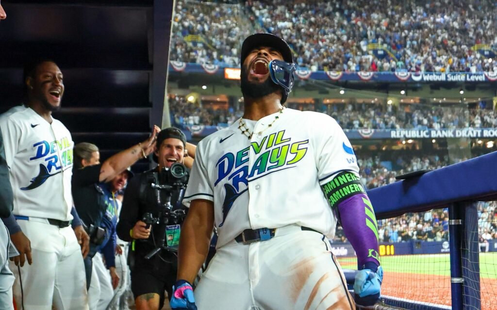 Junior Caminero inmortalizó su jonrón en Serie de Campeonato con perreo de Randy Arozarena 1 Junior Caminero celebrando su jonrón en el Juego 6 de la Serie de Campeonato