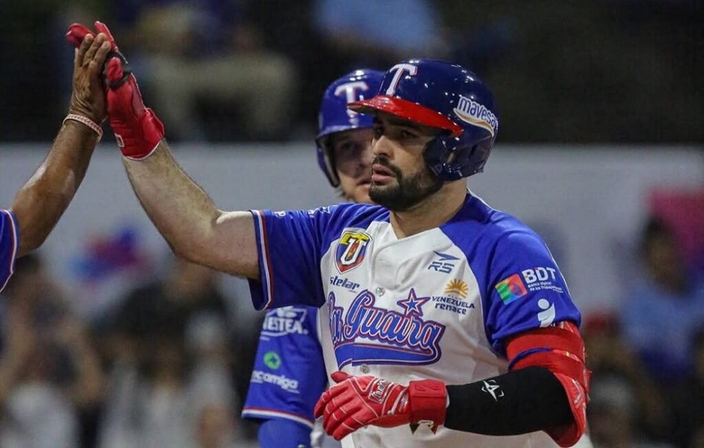 LVBP: Tiburones venció por segunda noche seguida al Magallanes 8 Tiburones