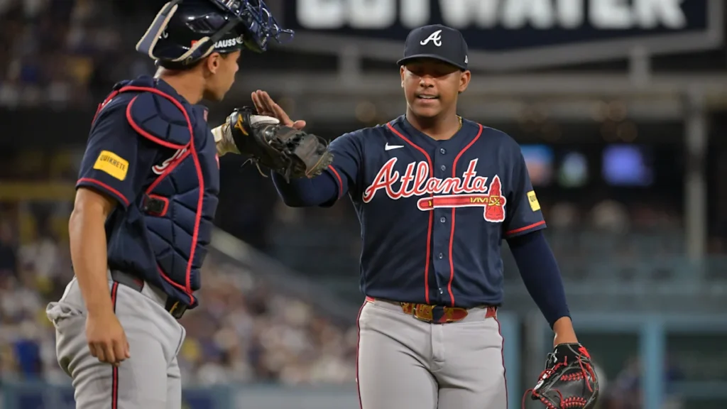 Bravos de Atlanta roban la localía y dan golpazo a los Dodgers en Los Ángeles 1 Didier Fuentes se lució con los Bravos de Atlanta ante Dodgers