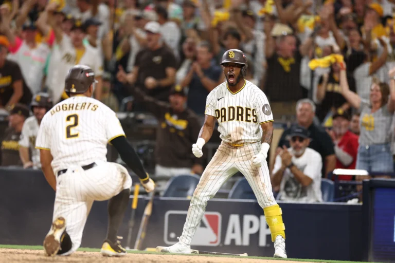 Home 29 Padres de San Diego se mantienen vivos en la serie ante Milwaukee