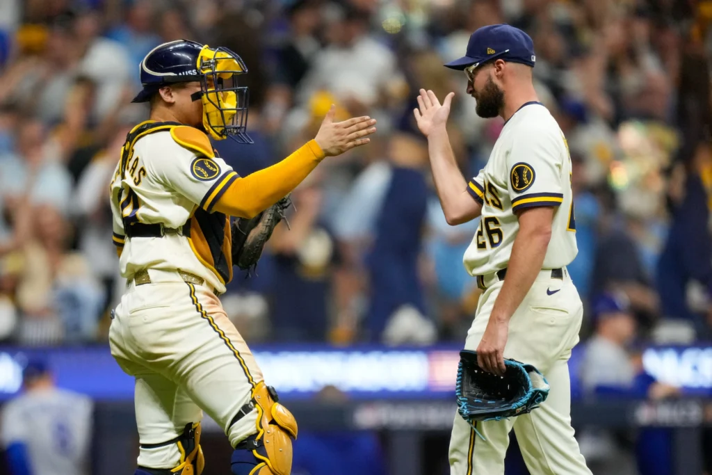MLB: Brewers y Rays batallarán a muerte por su primera Serie Mundial 3 William Contreras fue pieza clave en la victoria de los Cerveceros de Milwaukee en el Juego 2 ante Dodgers