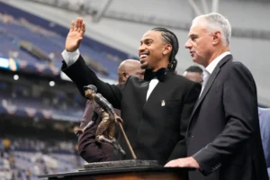 Home 23 Francisco Lindor gana el premio Roberto Clemente
