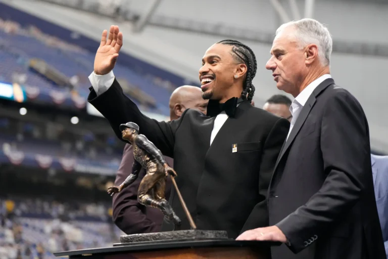 Home 31 Francisco Lindor gana el premio Roberto Clemente