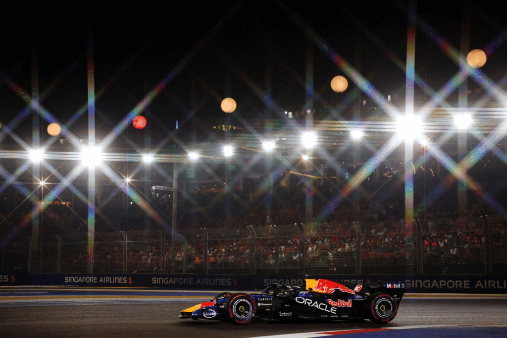 Max Verstappen logró su primer triunfo en el GP de Singapur 1 Verstappen